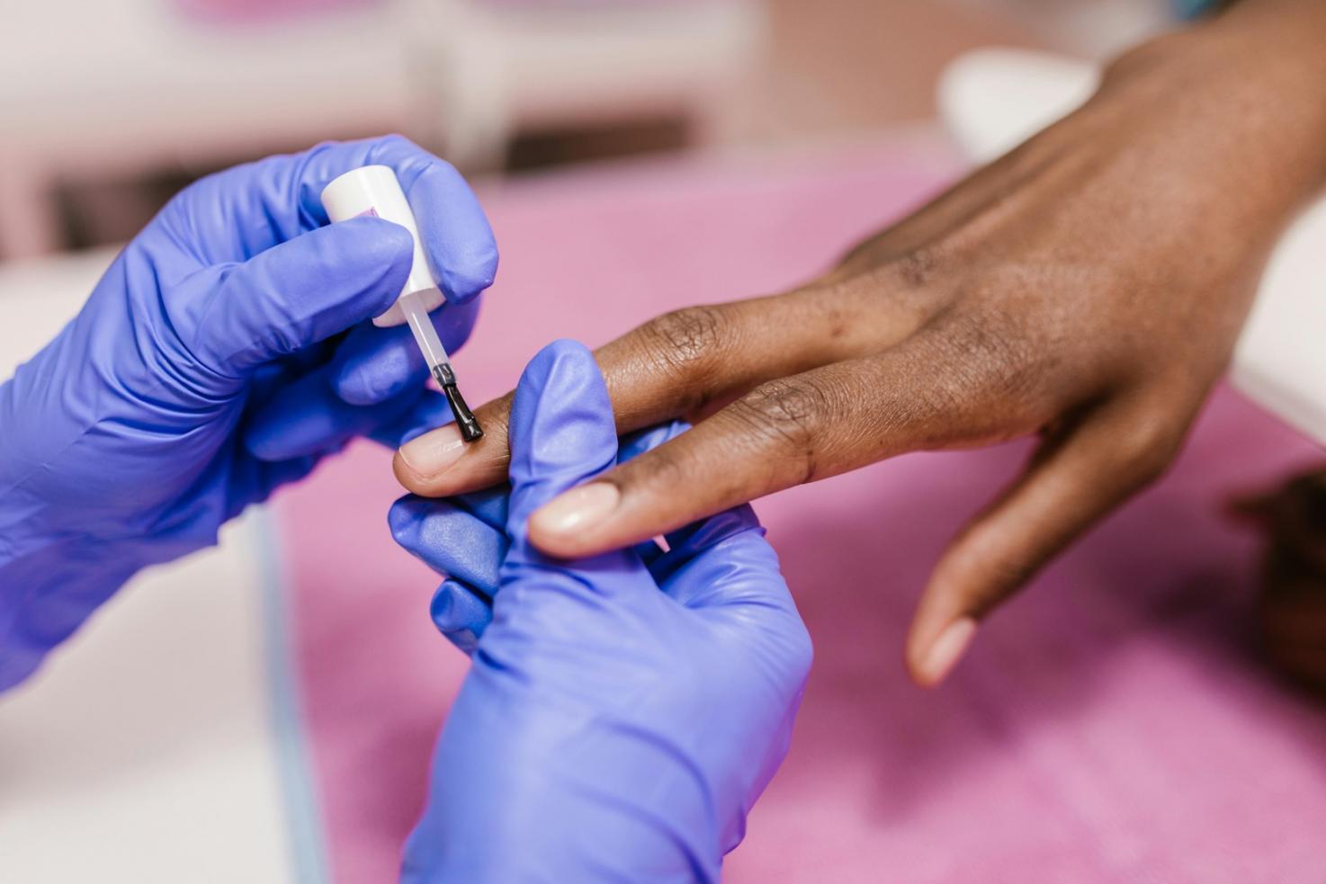 Professionelle Maniküre-Ausbildung in der Praxis