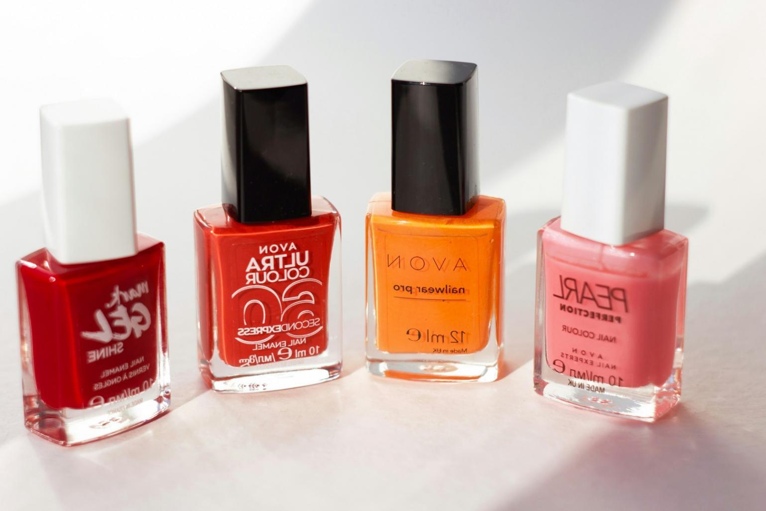 Detailaufnahme einer perfekt ausgeführten Maniküre